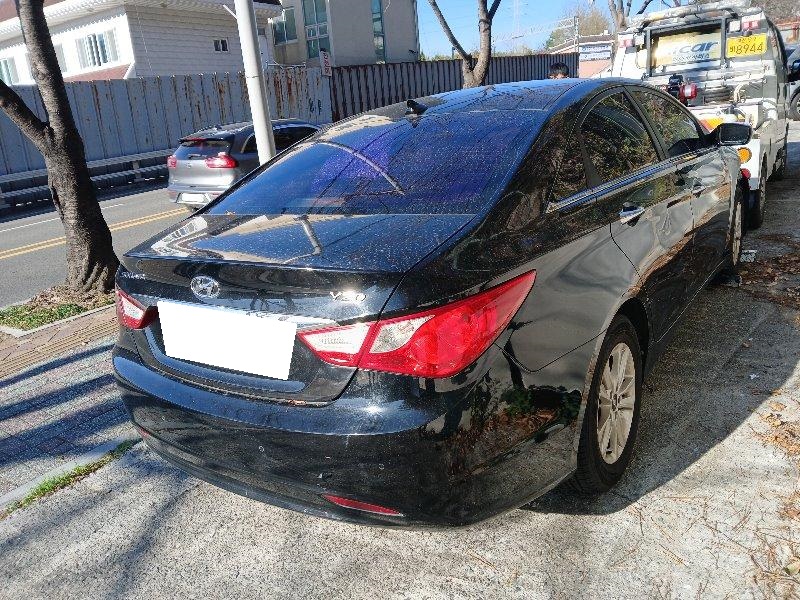 2011 YF Sonata Y20 Premier top-of-the-line model (250437) pre-producted
