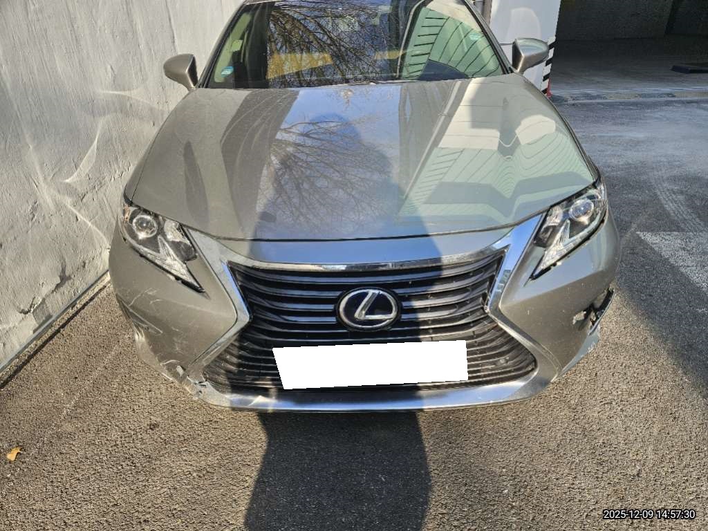 [Auction] 2016 Lexus ES300h Supreme(116796) pre-producted