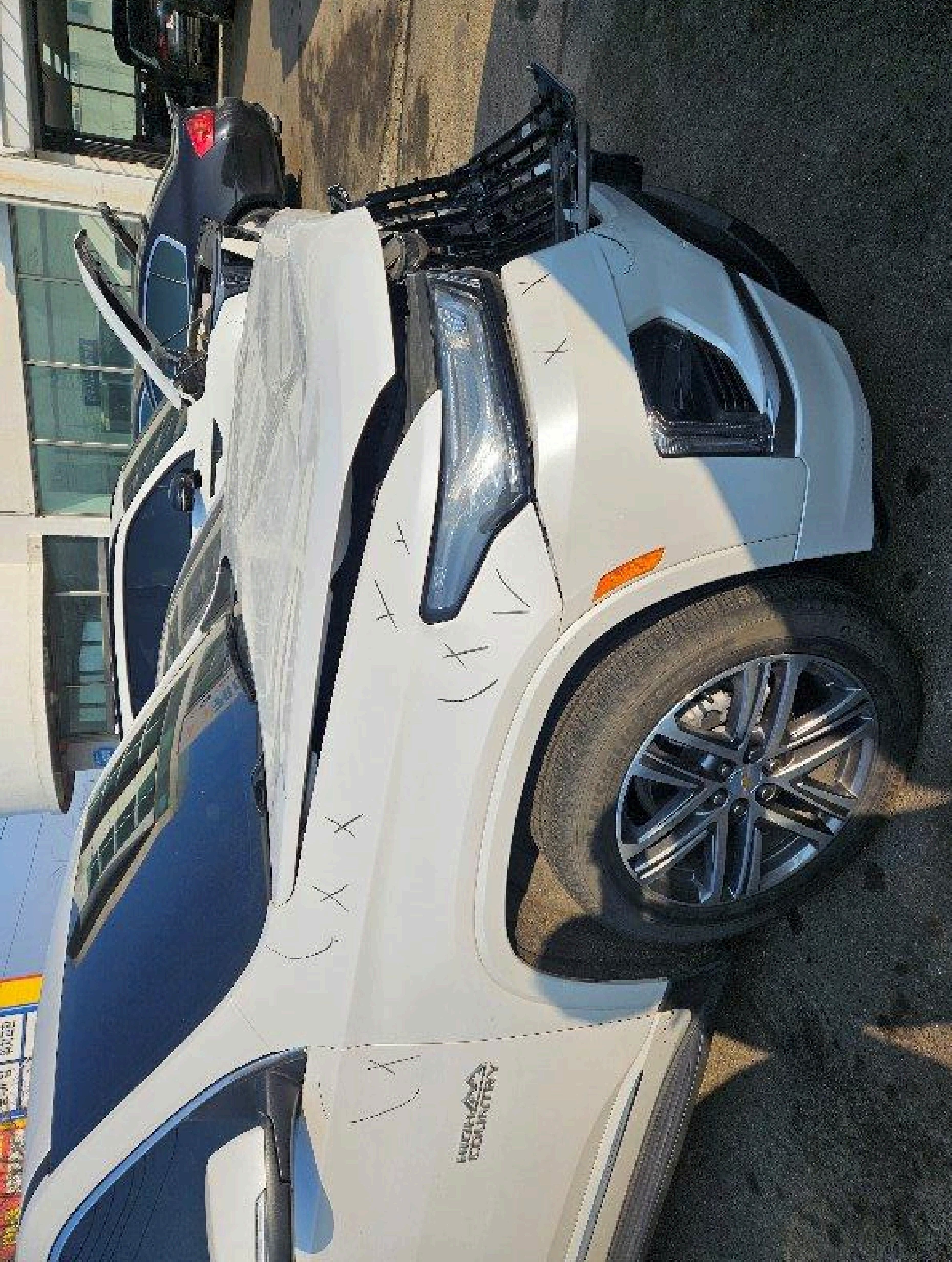 [Reserved]2023 Traverse 3.6 AWD LT Leather Premium (120290) pre-producted