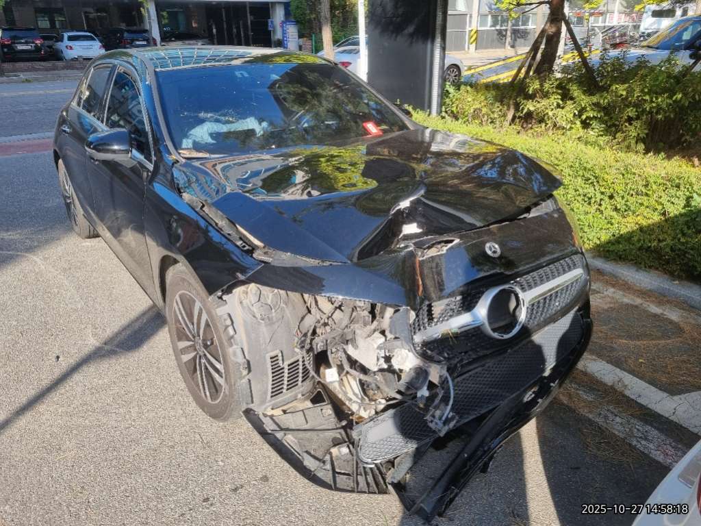 2023 Benz A-Class W177 A220 hatchback (400404) pre-producted