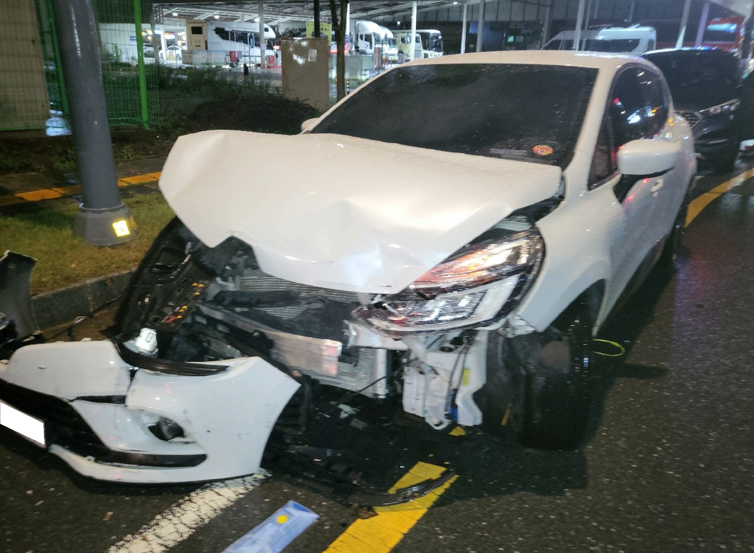 2019 Clio Intense Panoramic (943225) pre-producted