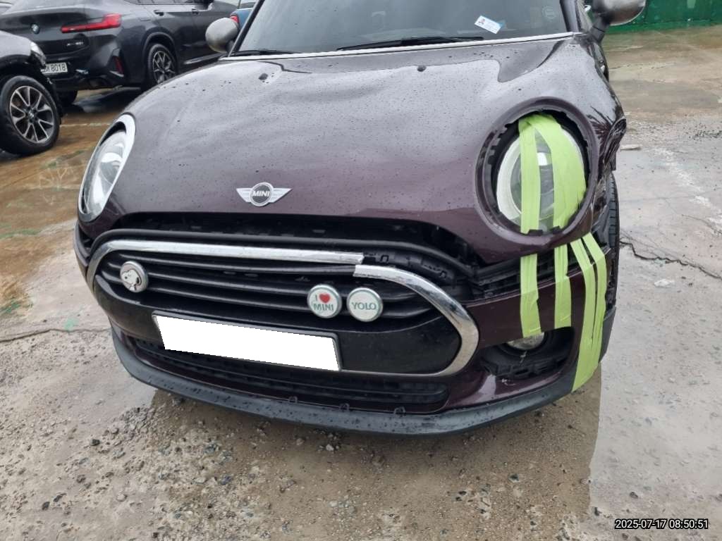 2016 Mini Cooper Clubman (B27527) pre-producted