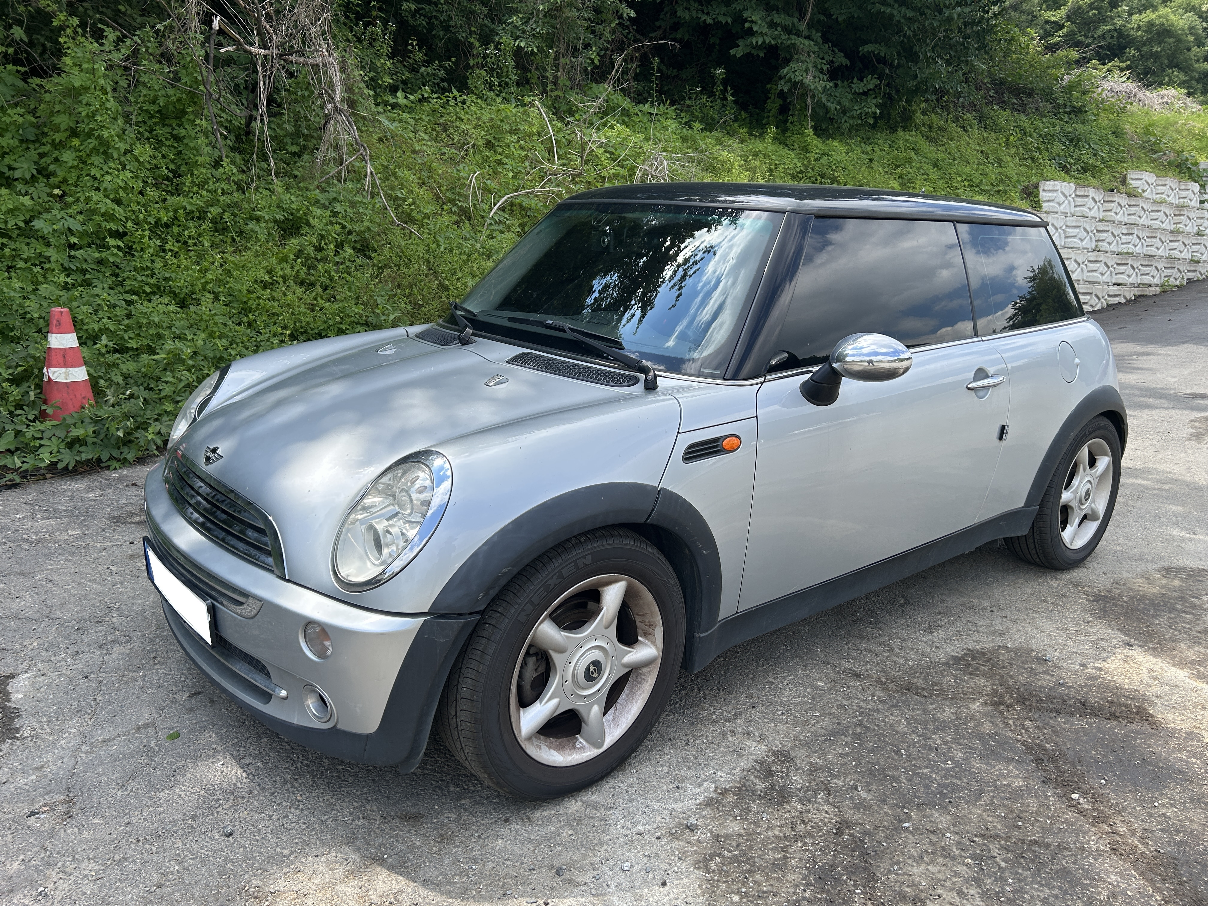 2005 MINI Cooper (S/N: B96099)