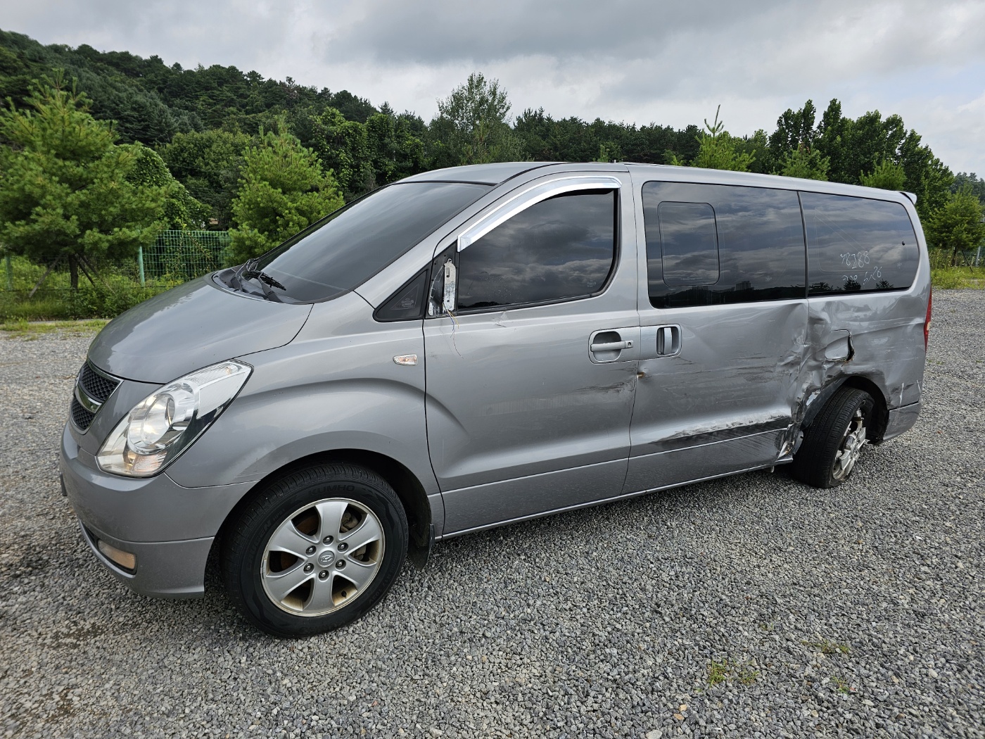 2011 Grand Starex 12seats CVX (S/N: 367941)