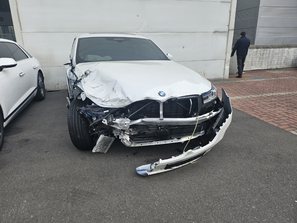 2024 BMW 6 Series GT (G32) 630i xDrive (P53997) pre-producted