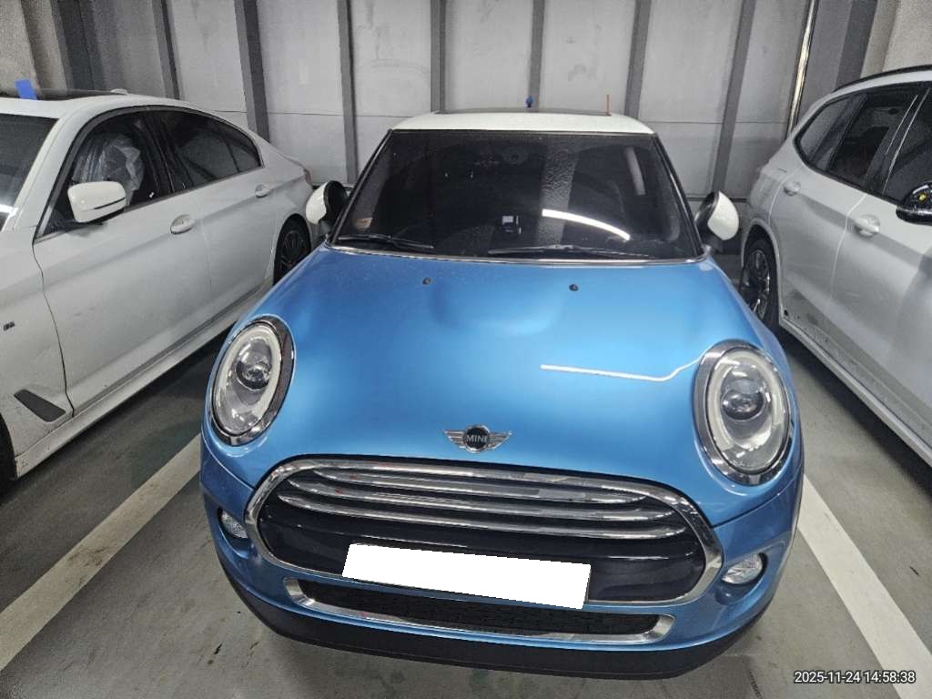 2015 Mini Cooper D Basic (A64324) pre-producted