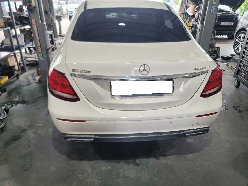[SOLDOUT]2018 Benz E-Class W213 E220d 4MATIC Avantgarde (474162) pre-producted