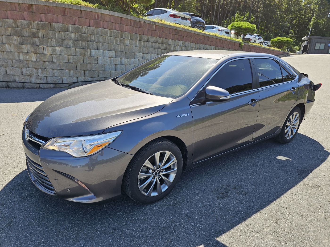 2017 Toyota New Camry Hybrid LE (S/N: 227085)