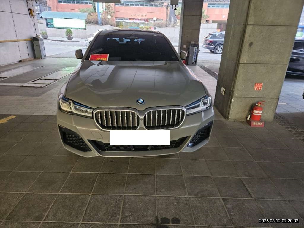[Auction] 2022 BMW 5 Series (G30) 530e M Sport(J99992) pre-producted