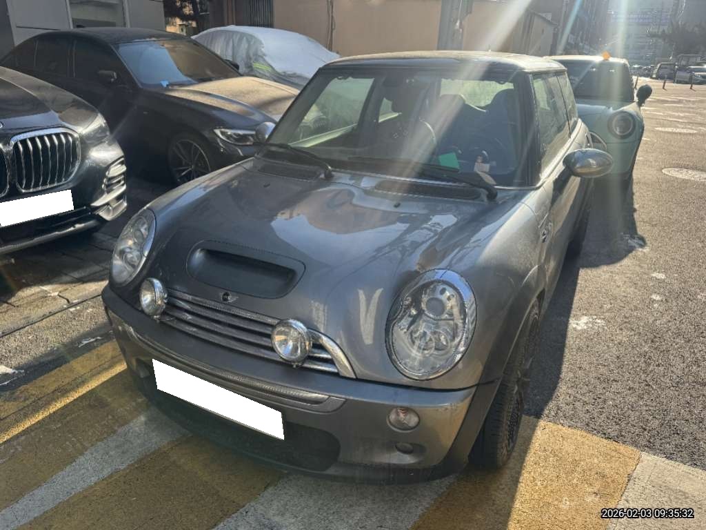 2006 Mini Cooper S (E99660) pre-producted