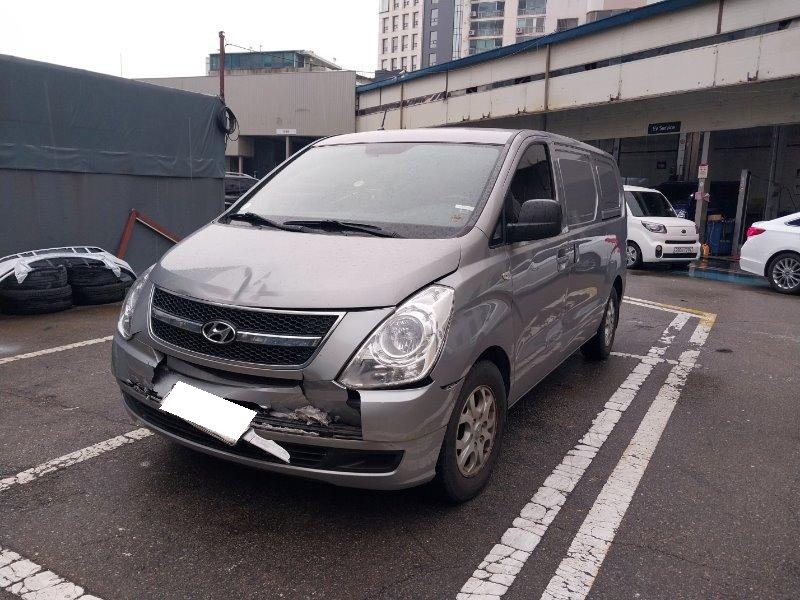  2011 Grand Starex CVX Deluxe Van (368857) pre-producted
