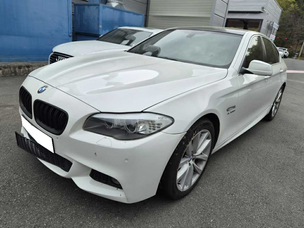2013 BMW 5 Series (F10) 520d (Y59006) pre-producted