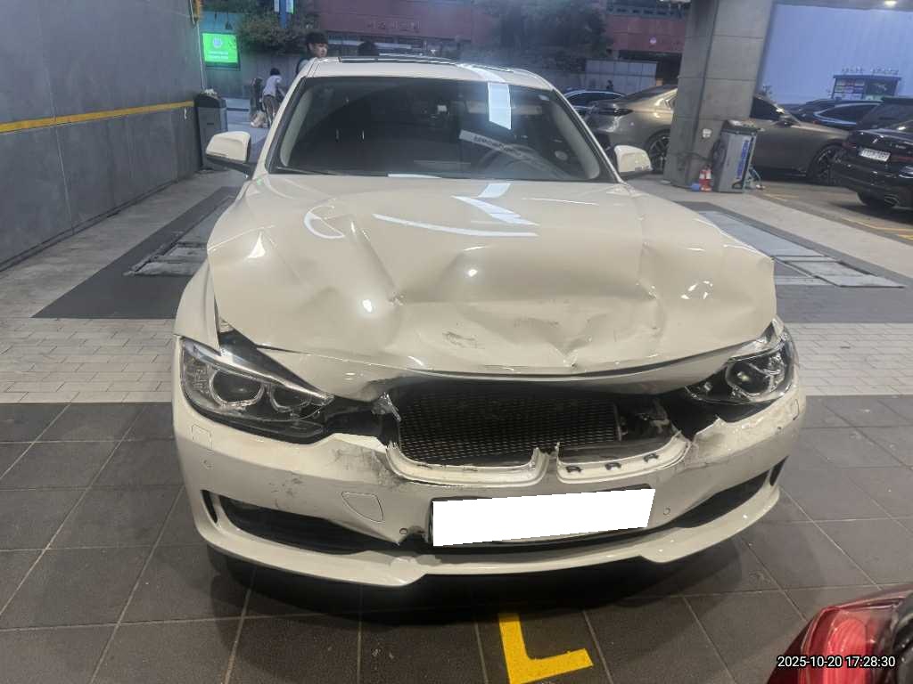 2012 BMW 3 Series (F30) 320i (378222) pre-producted