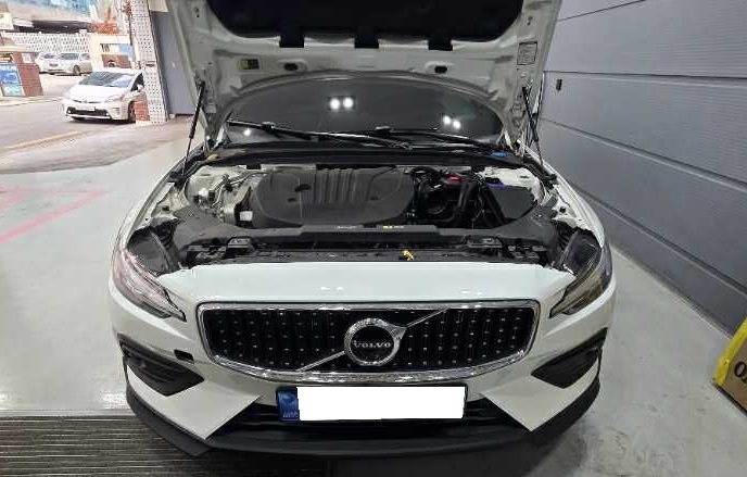 2022 Volvo V60 Cross Country 2nd gen 2.0 B5 Pro AWD (094887) pre-producted