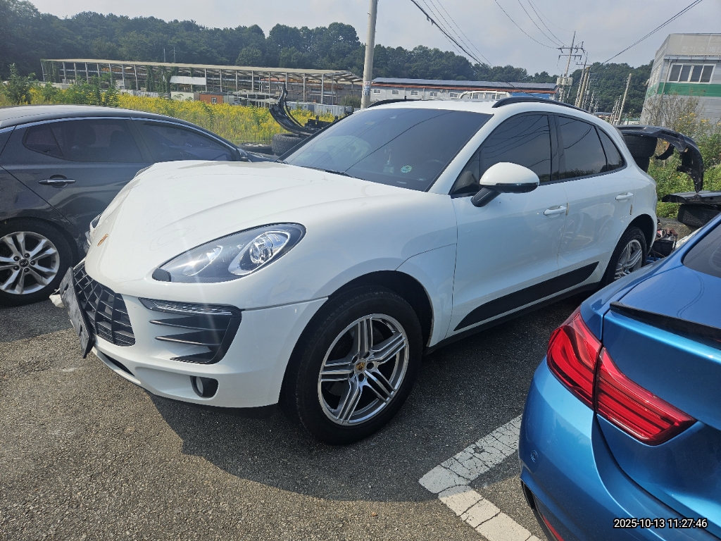 2017 Porsche Macan Gasoline 2.0 (B22796) pre-producted