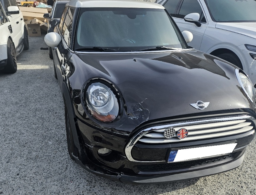 2015 Mini Cooper (B08614) pre-producted