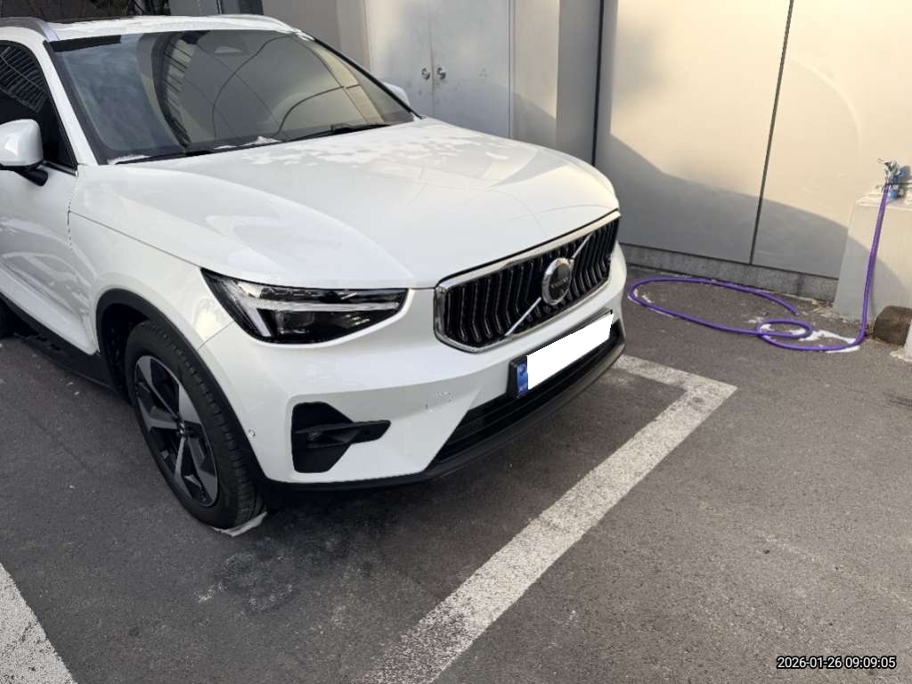 2025 Volvo XC40 B4 AWD Plus Bright (558003) pre-producted