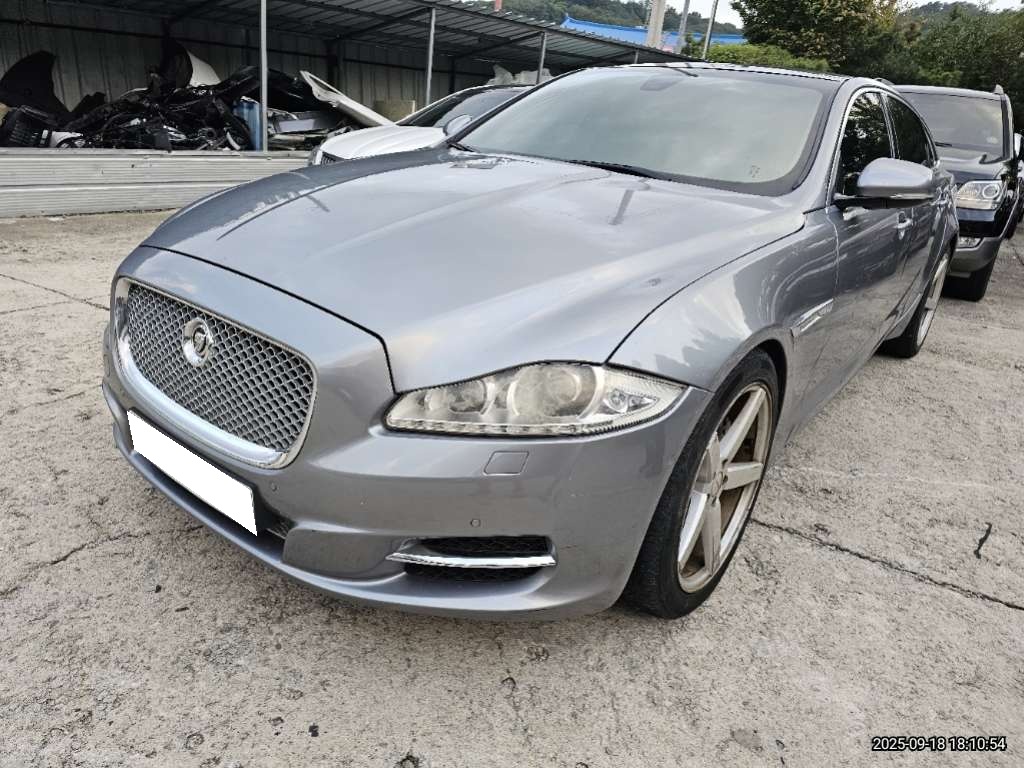 2011 Jaguar XJ (X351) 3.0D Premium Luxury LWB (V15848) pre-producted
