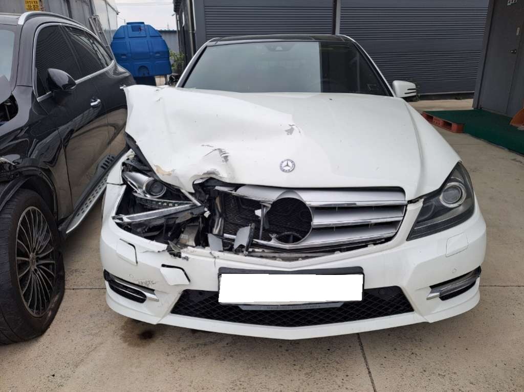 2013 Benz C-Class W204 C200 CGI (852338) pre-producted