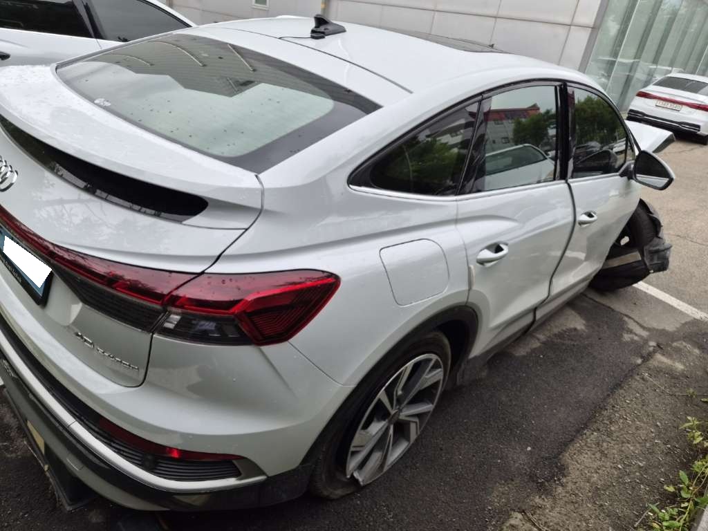 [Reserved]2023 Audi Q4 e-tron 40 Sportback Premium (056160) pre-producted