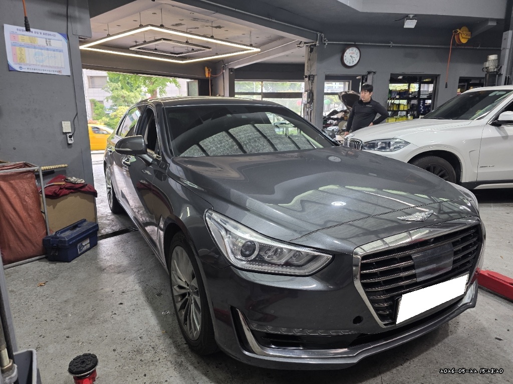 2018 Genesis EQ900 5.0 (047860) pre-producted