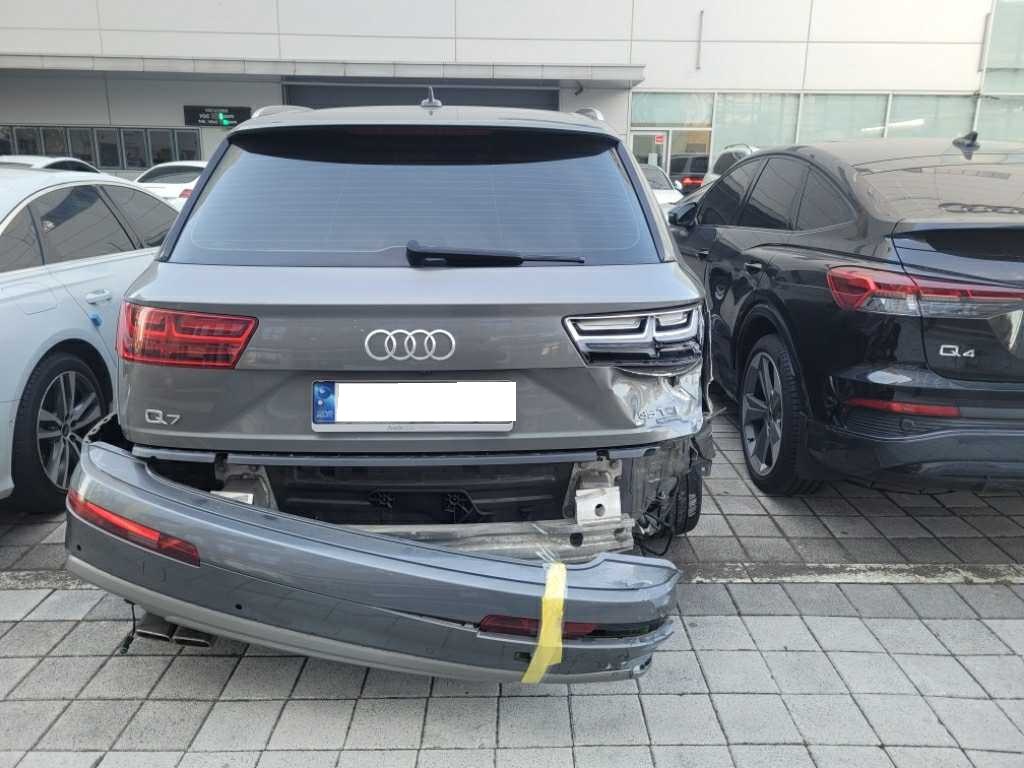 2016 Audi Q7 (4M) 35 TDI quattro premium TECH (040387) pre-producted