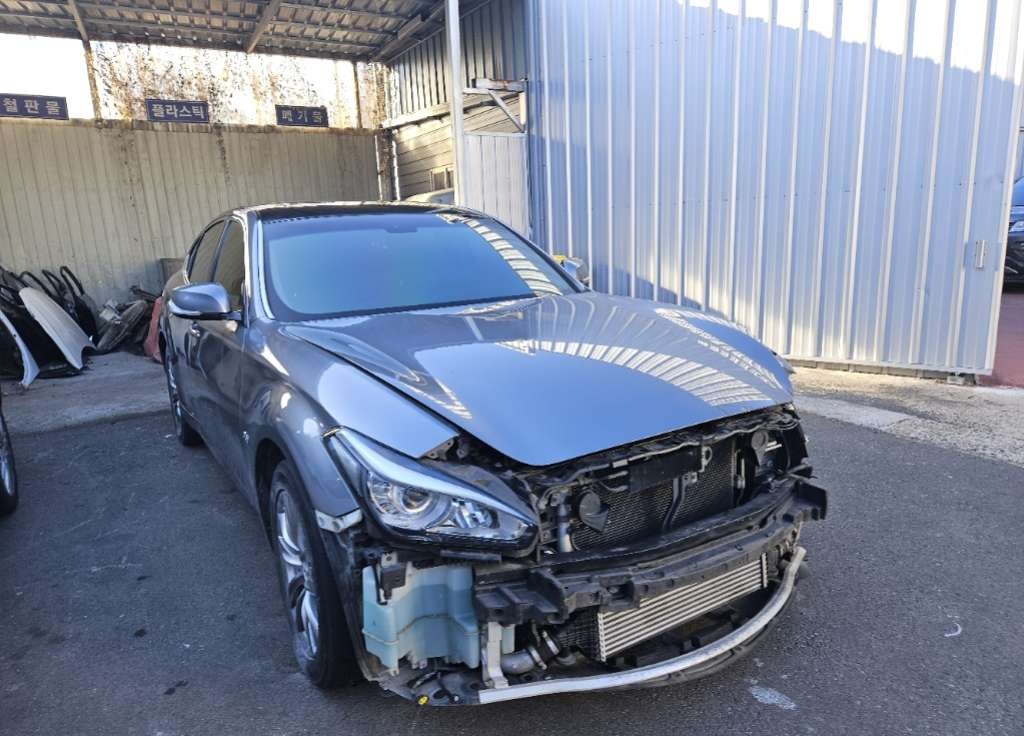 2015 Infiniti Q70 3.0D (580074) pre-producted