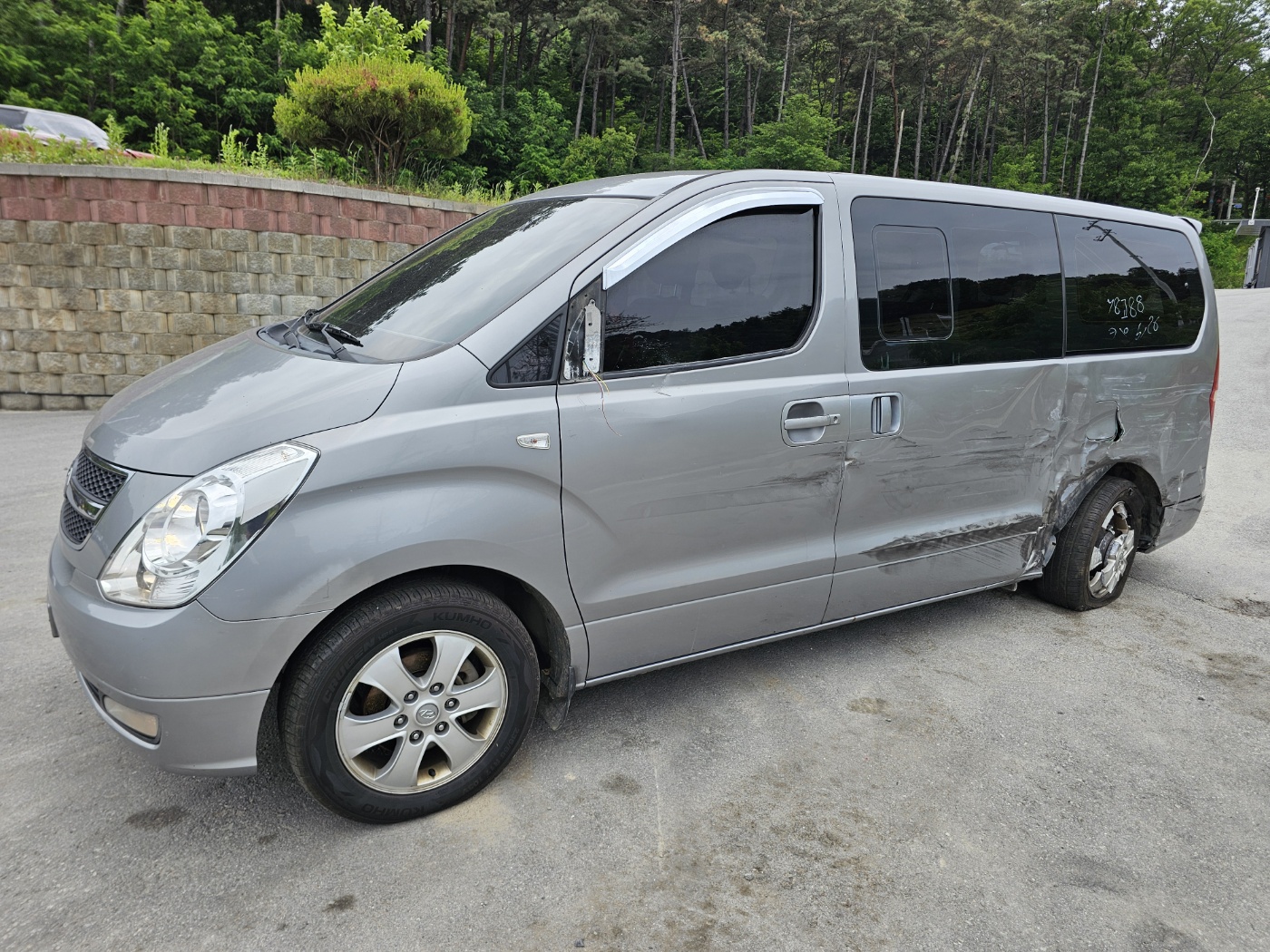 2011 Grand Starex 12seats CVX (S/N: 367941)