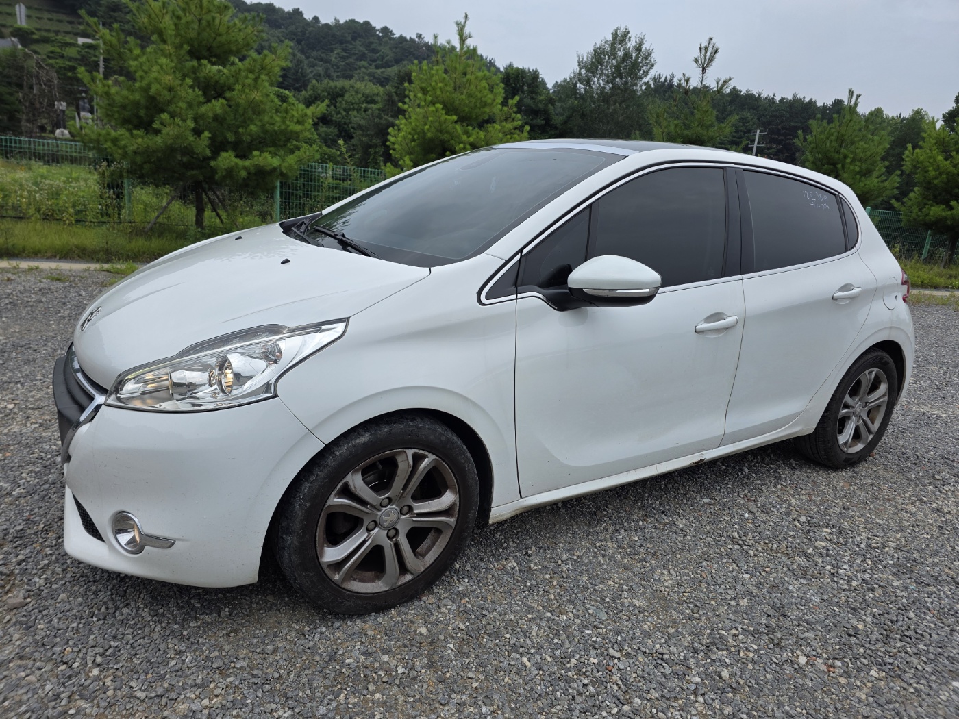 2015 Peugeot 208 1.6 5-door (S/N: 070965)