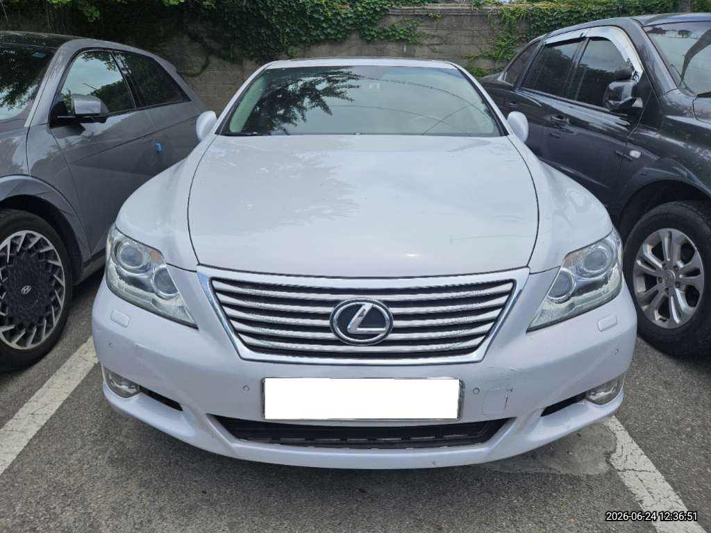 [Reserved]2010 Lexus LS460 (091692) pre-producted