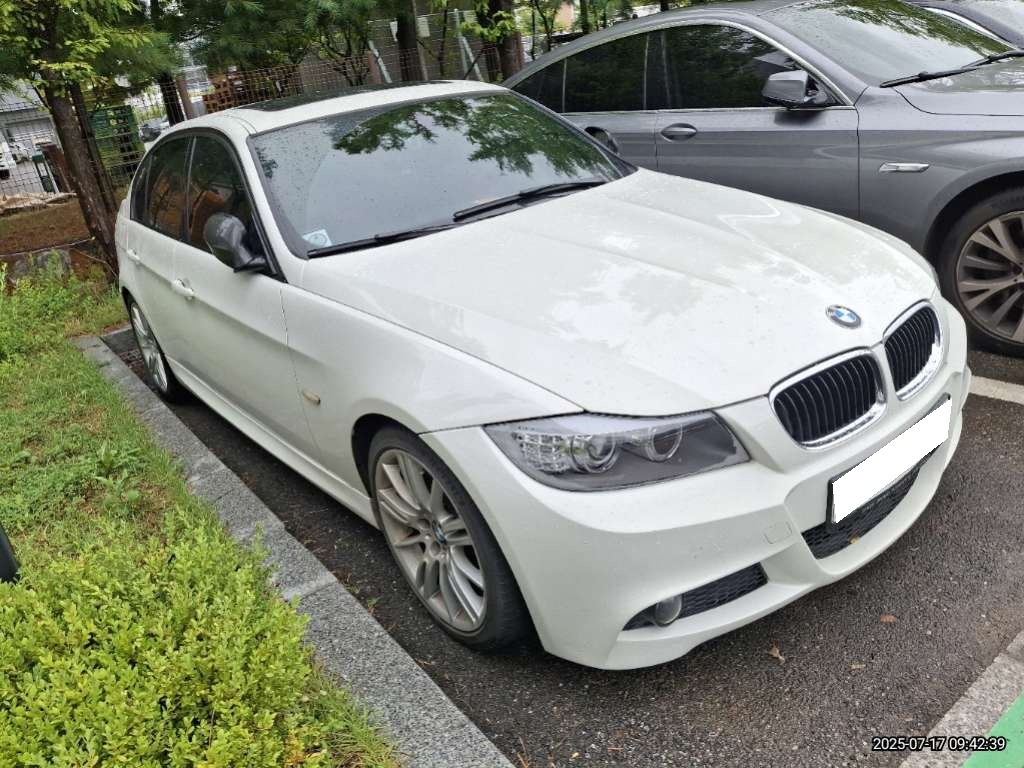 2011 BMW 3 Series (E90) 320d (N17139) pre-producted