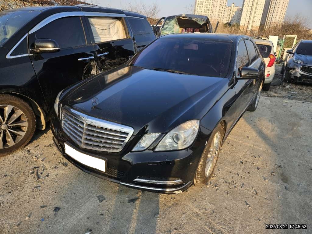 2011 Benz E-Class W212 E300 Elegance (476845) pre-producted