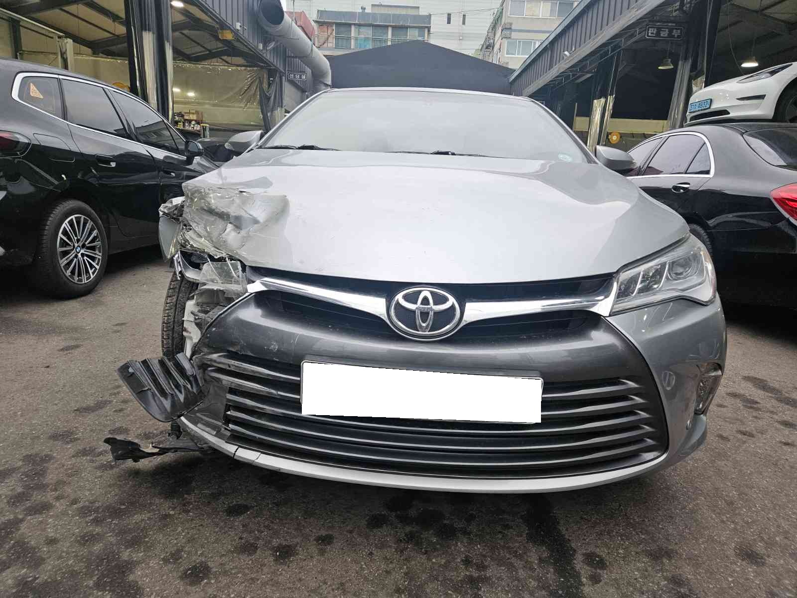 2016 Toyota New Camry 2.5 XLE (589825) pre-producted