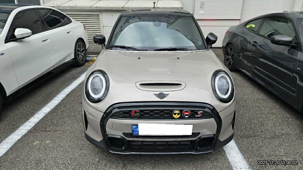 2022 MINI Cooper S 5-door Classic 3rd Gen (S26268) pre-producted