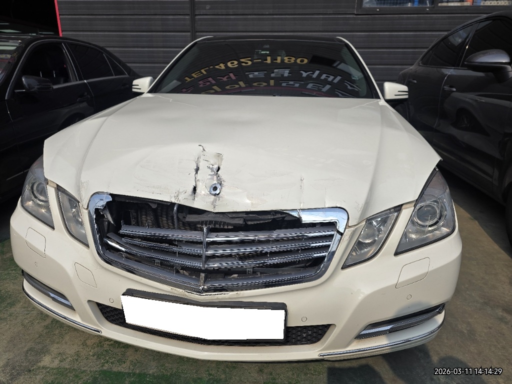 2012 Benz E-Class W212 E300 Elegance (530713) pre-producted