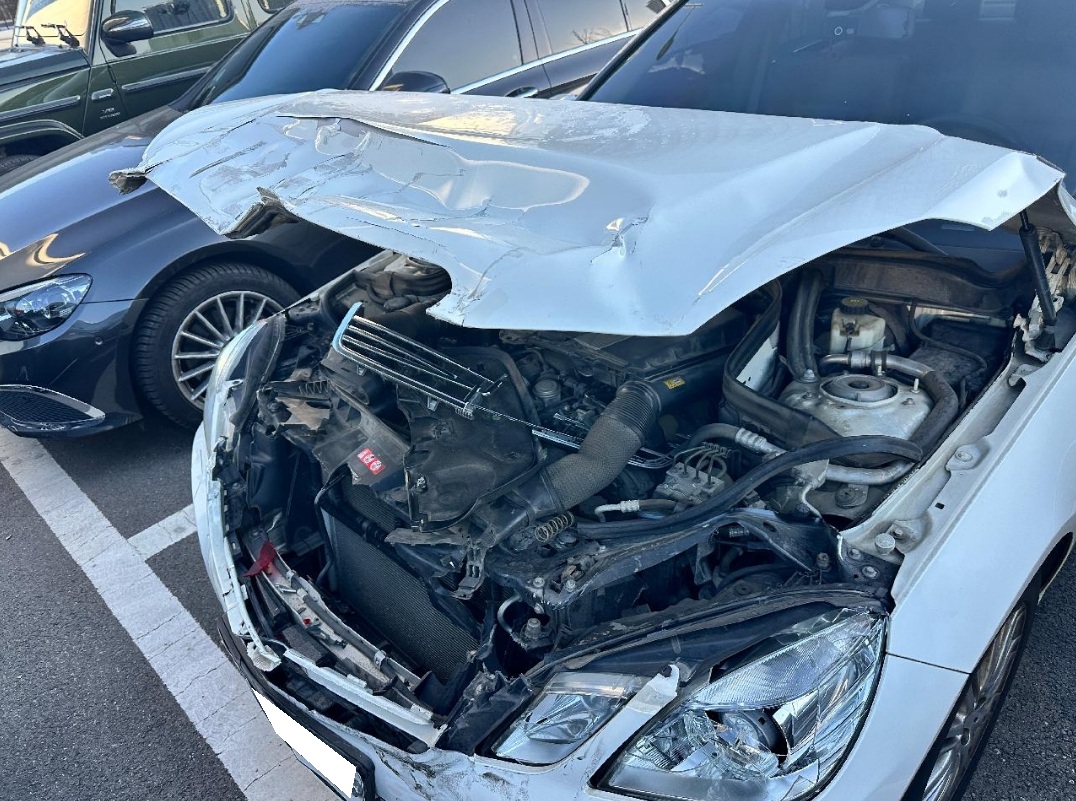 2011 Benz E-Class W212 E300 Elegance (453541) pre-producted