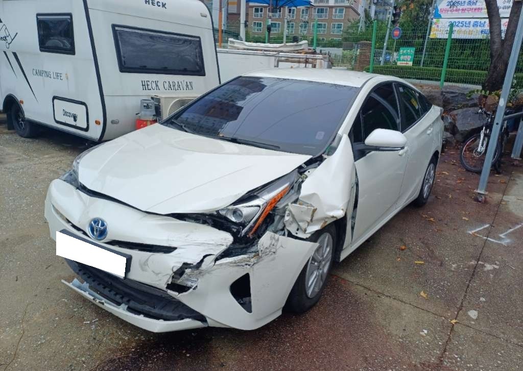 2016 Toyota Prius 4th generation 1.8 E (528341) pre-producted