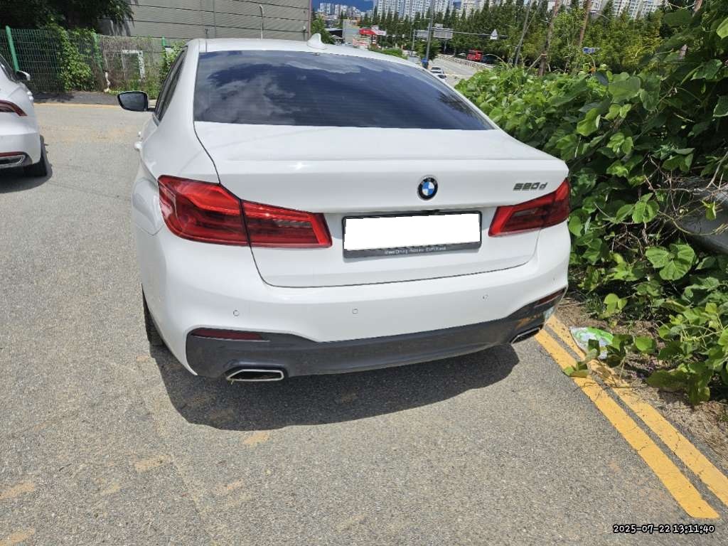 2020 BMW 5 Series (G30) 520d M Sport Plus (W83189) pre-producted