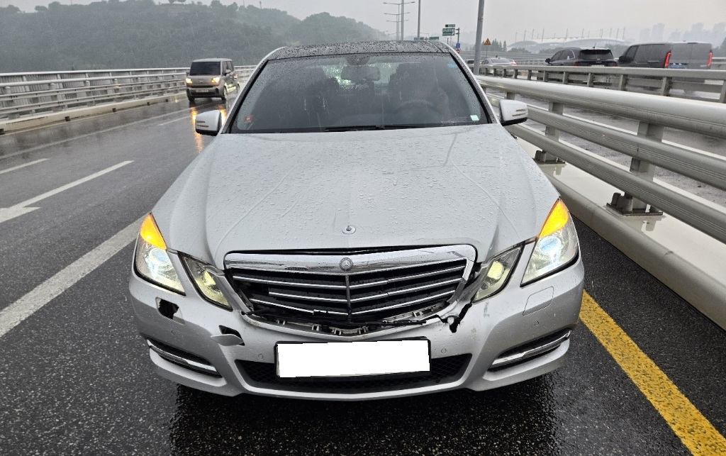 2011 Benz E-Class W212 E300 Elegance (401486) pre-producted