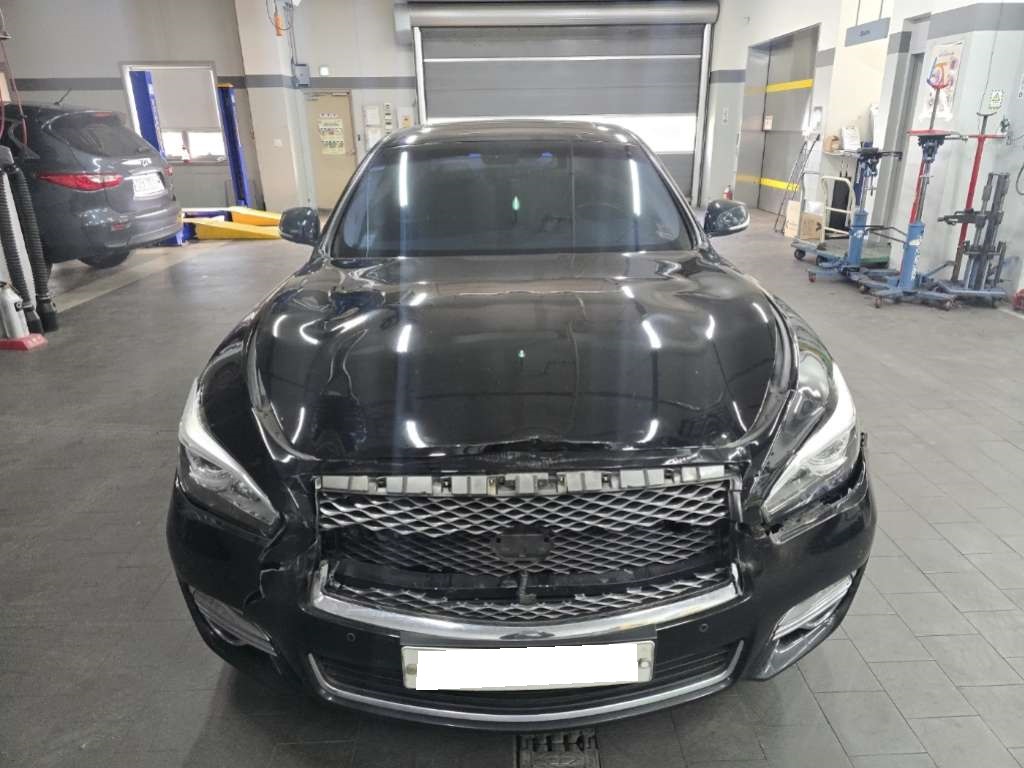 2015 Infiniti Q70 3.7 Premium (560083) pre-producted