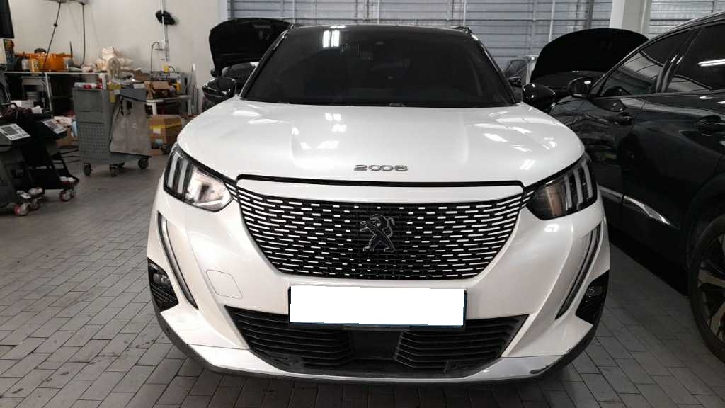 2020 Peugeot e-2008 Allure (677511) pre-producted