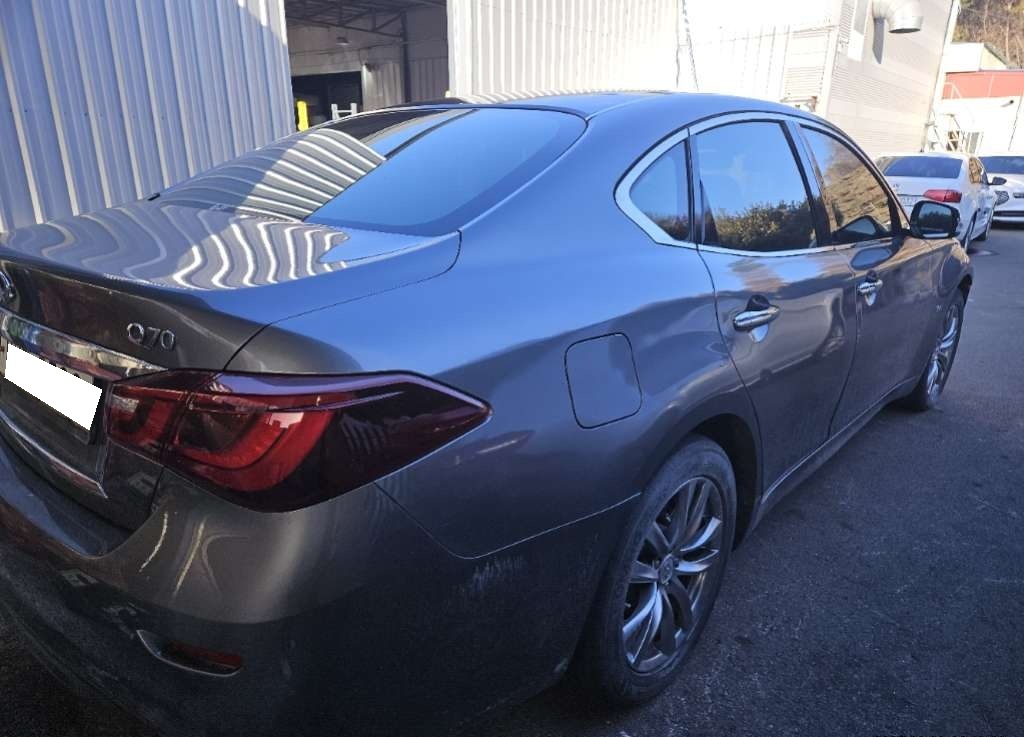 2015 Infiniti Q70 3.0D (580074) pre-producted