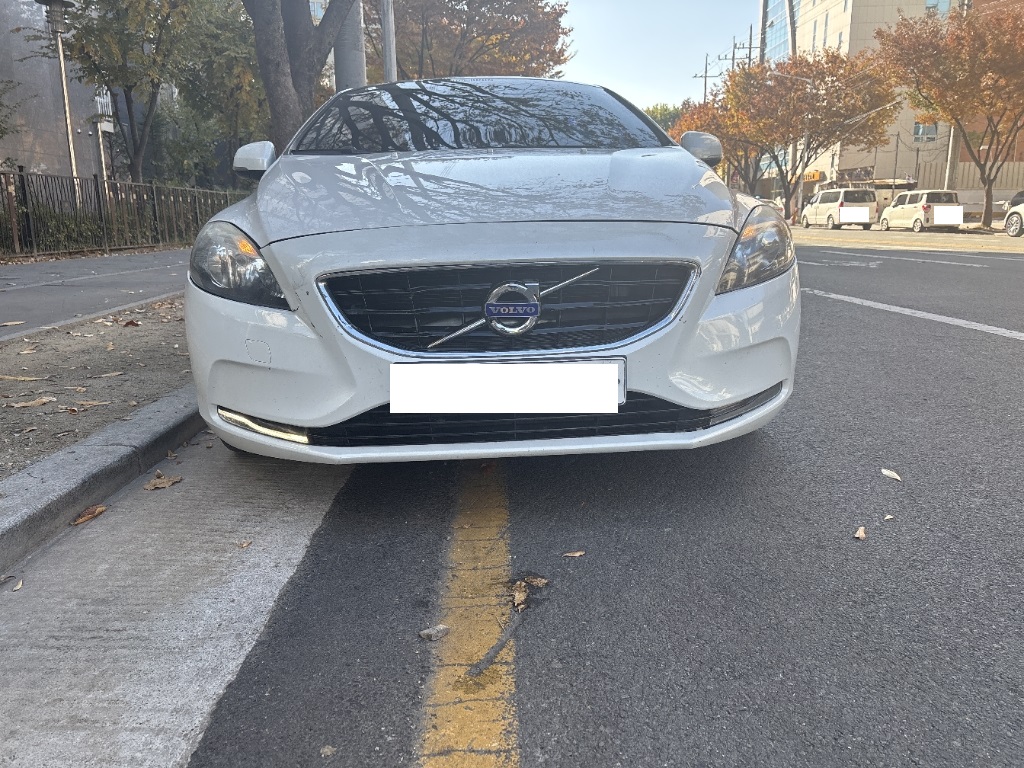 [SOLDOUT]2015 Volvo V40 D2 (176268) pre-producted