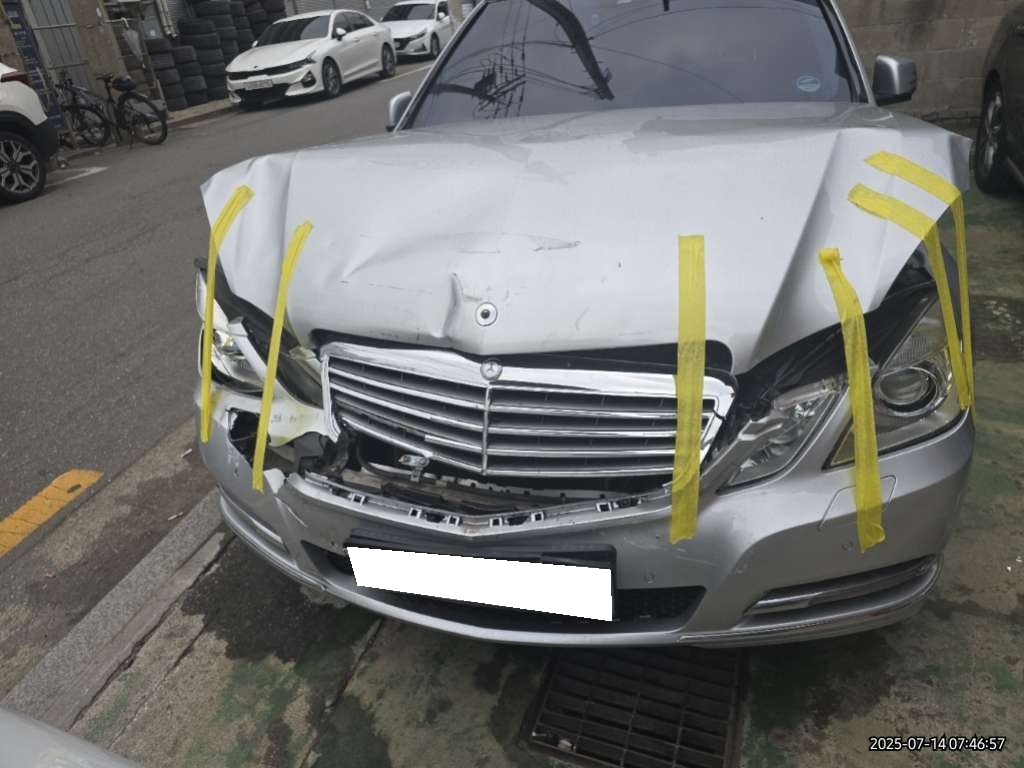 2012 Benz E-Class W212 E300 Elegance (605900) pre-producted