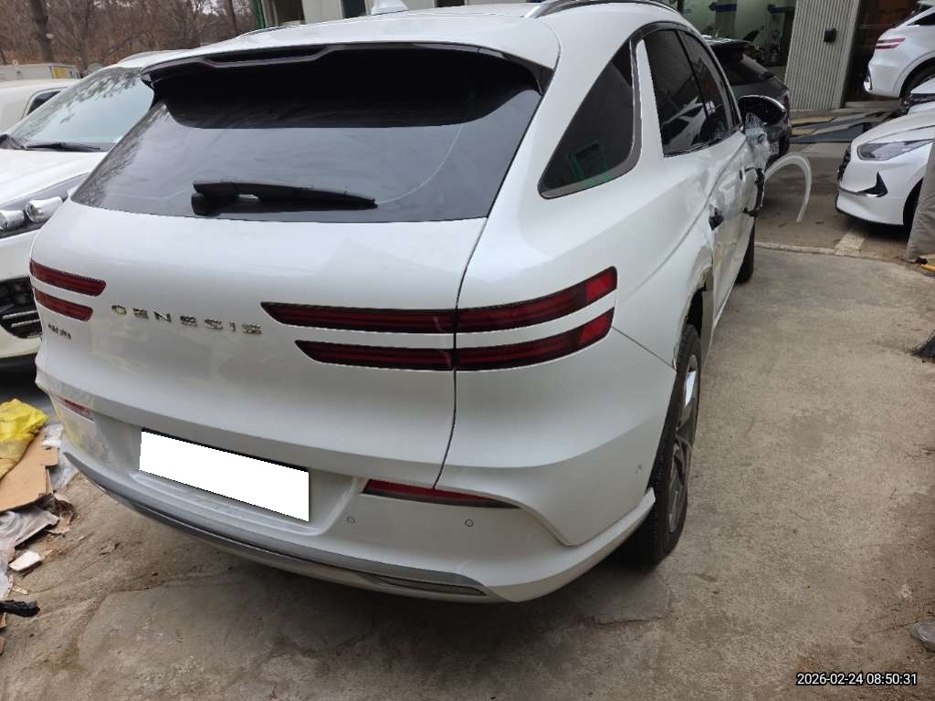 2022 Genesis Electrified GV70 e-AWD (000496) pre-producted