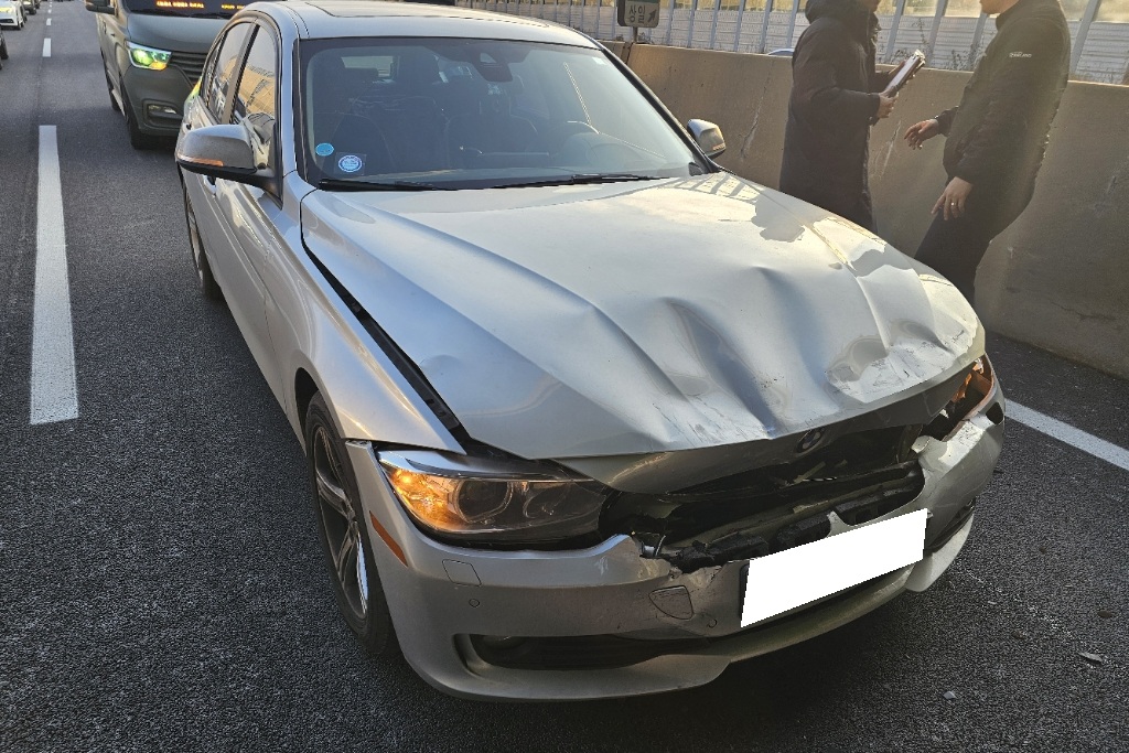 2014 BMW 3 Series (F30) 320d xDrive (704768) pre-producted