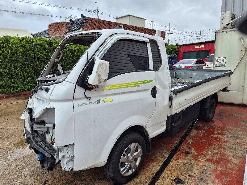 2023 Porter 2 (EV) 1.0-ton Super Cab (046894) pre-producted