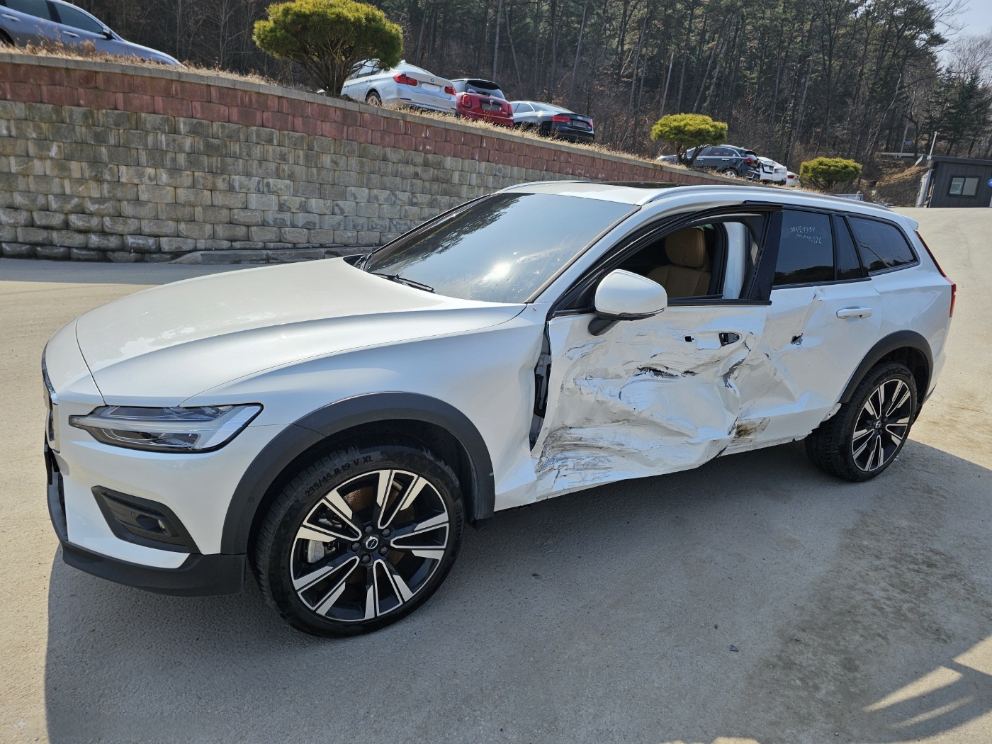 2022 Volvo V60 Cross Country 2nd gen 2.0 B5 Pro AWD (S/N: 094887)