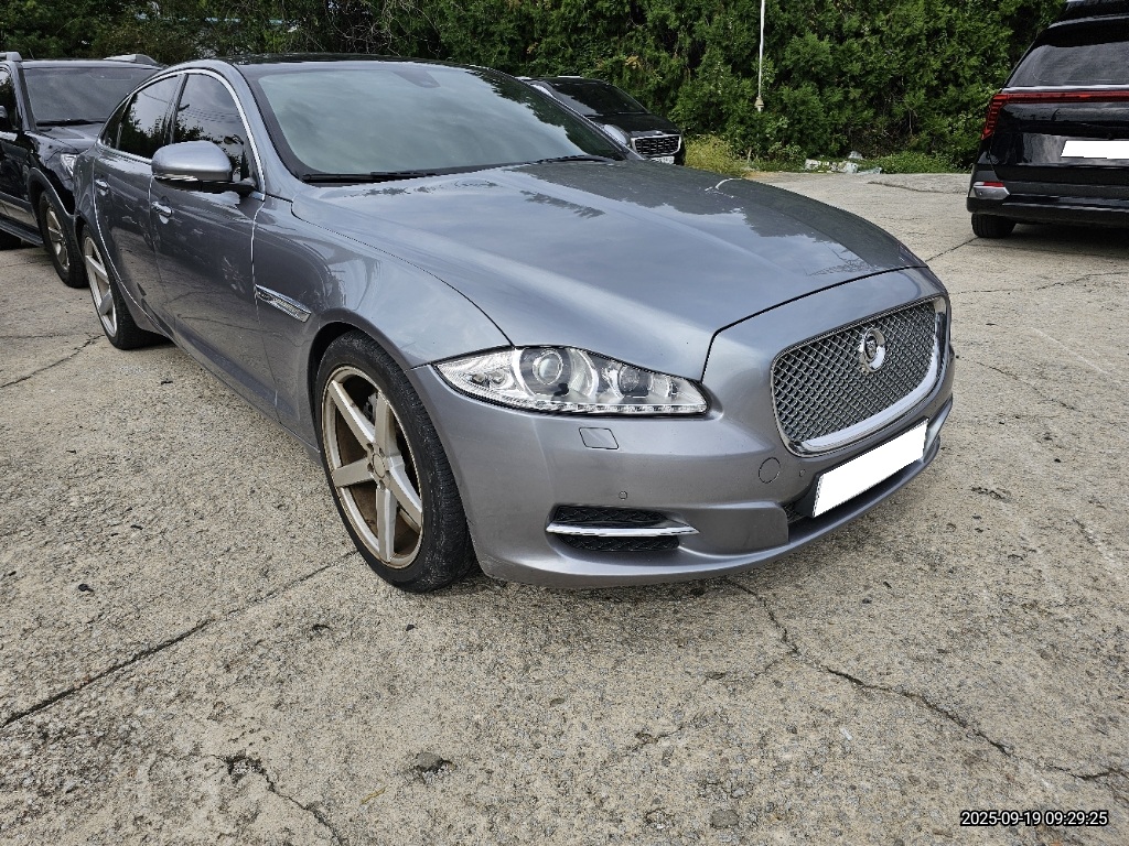 2011 Jaguar XJ (X351) 3.0D Premium Luxury LWB (V15848) pre-producted