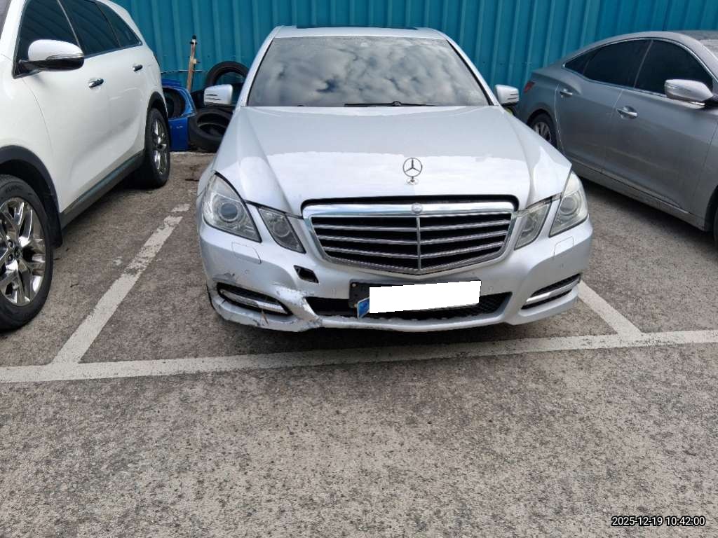 2013 Benz E-Class W212 E220 CDI Avantgarde (695306) pre-producted